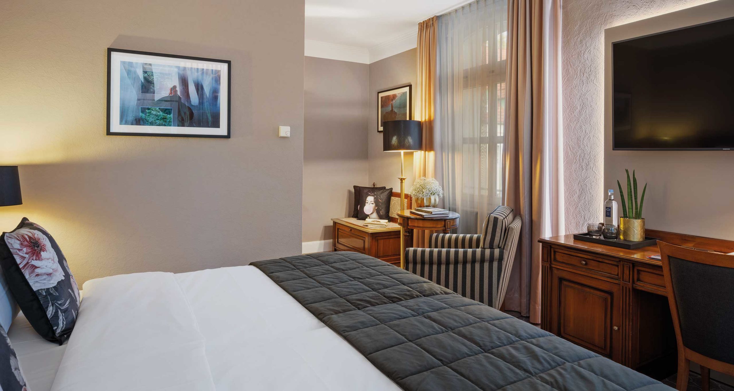 King Size Bett im Classic Zimmer im Romantik Hotel NRW Parkhotel Engelsburg Recklinghausen