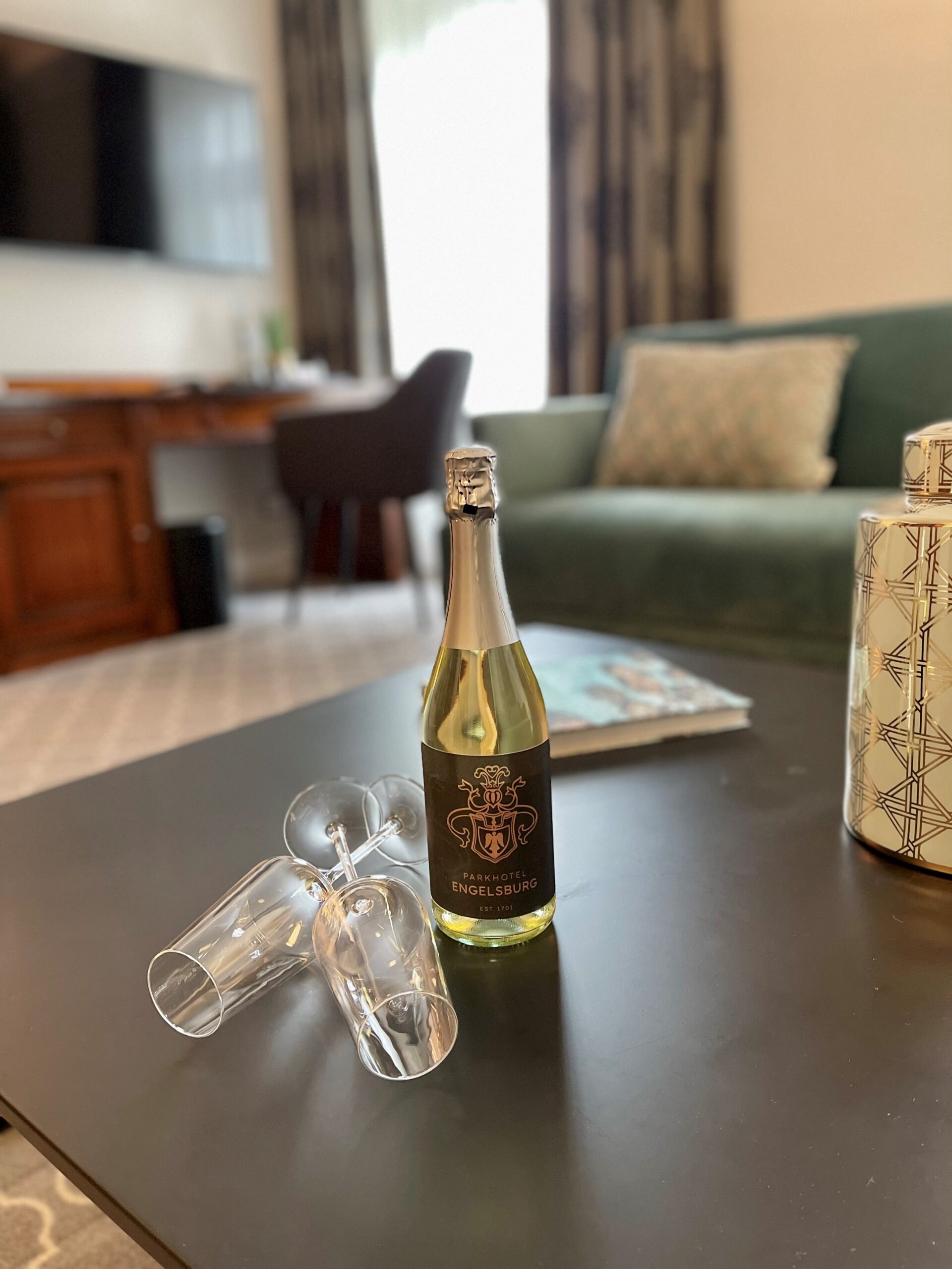 Flasche Sekt auf dem Zimmer