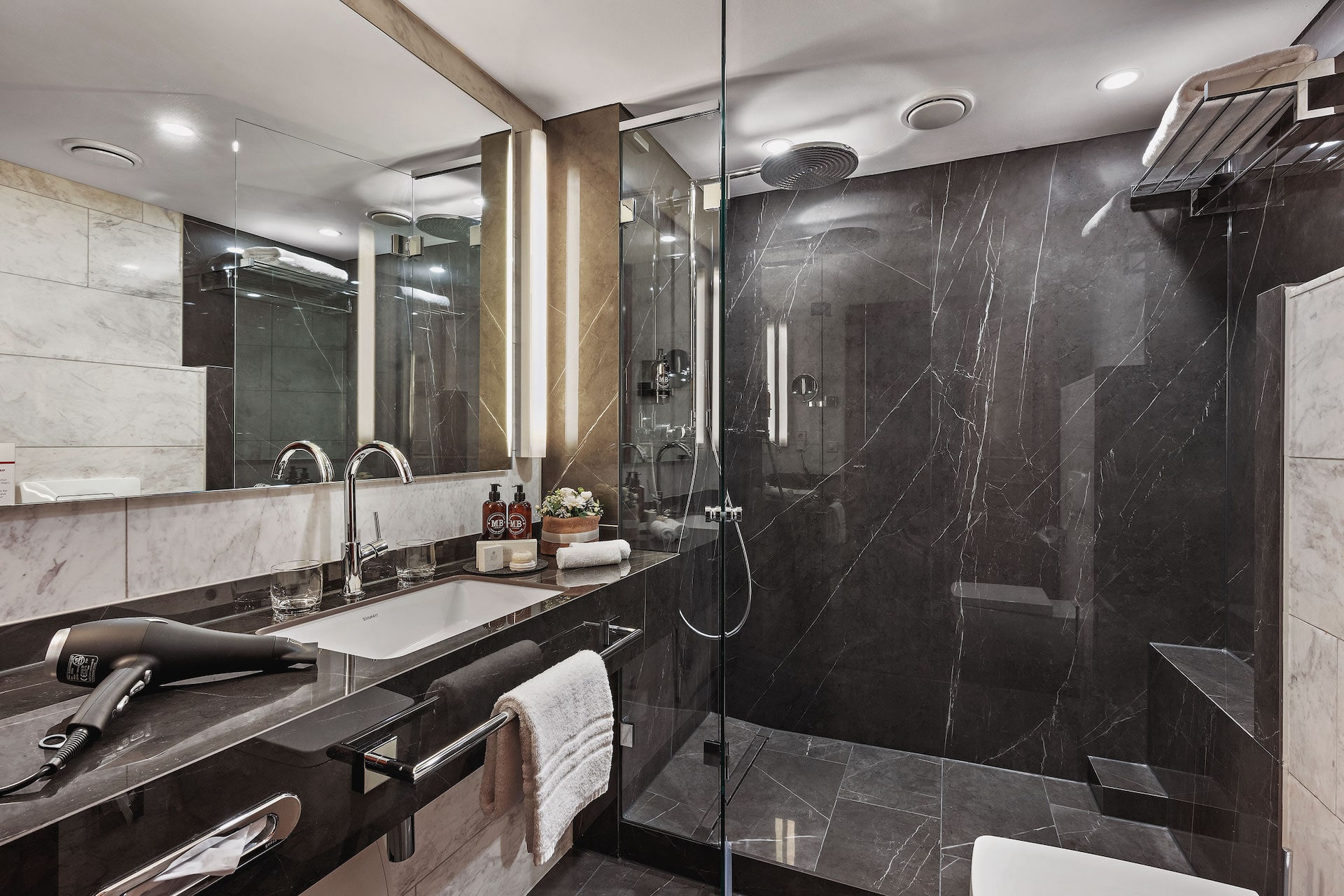 Comfort room bathroom with shower at the hotel Engelsburg in Recklinghausen