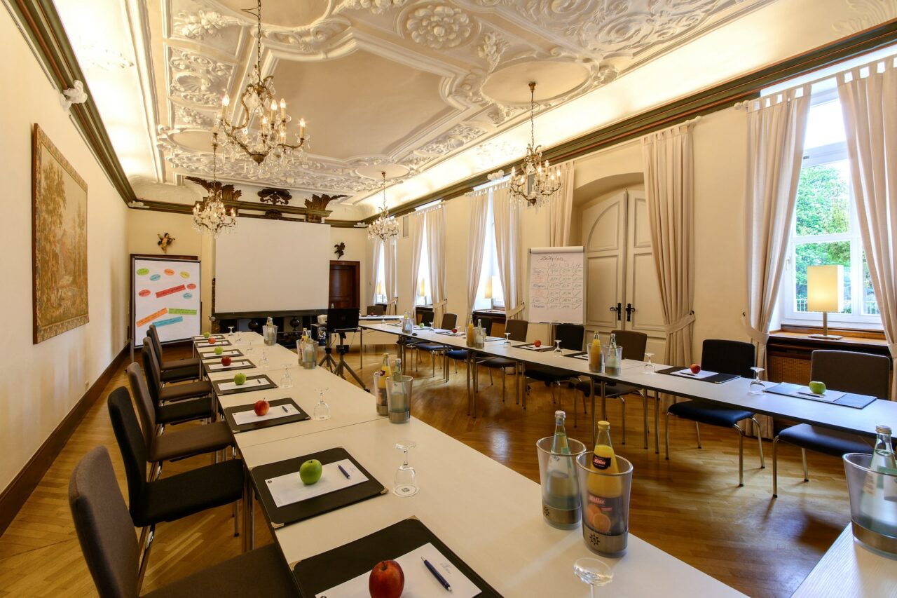 luxury meeting room with lounge and fireplace at Parkhotel Engelsburg in Recklinghausen
