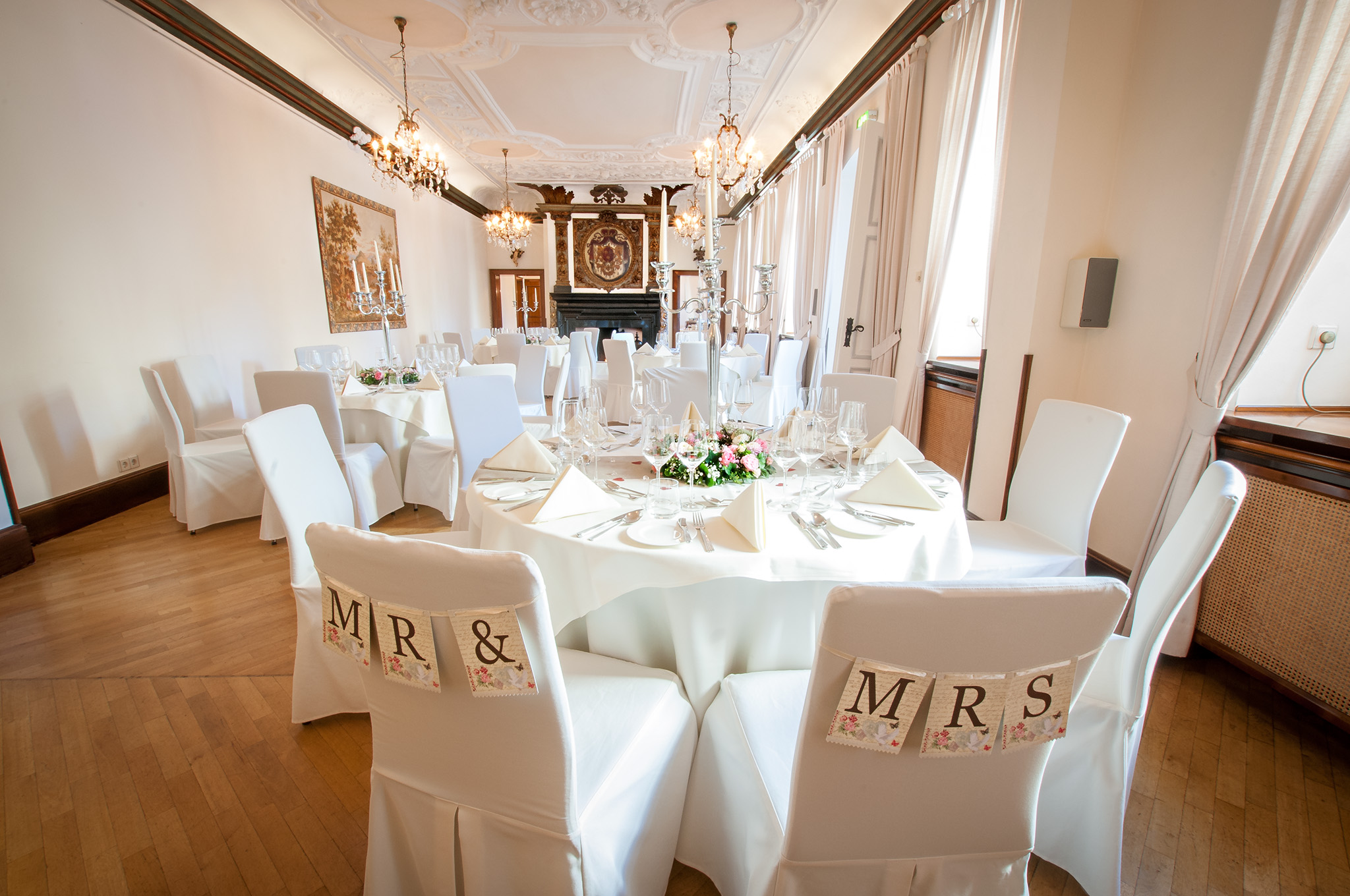 table decoration at wedding at the castle hotel Engelsburg in Recklinghausen in Germany