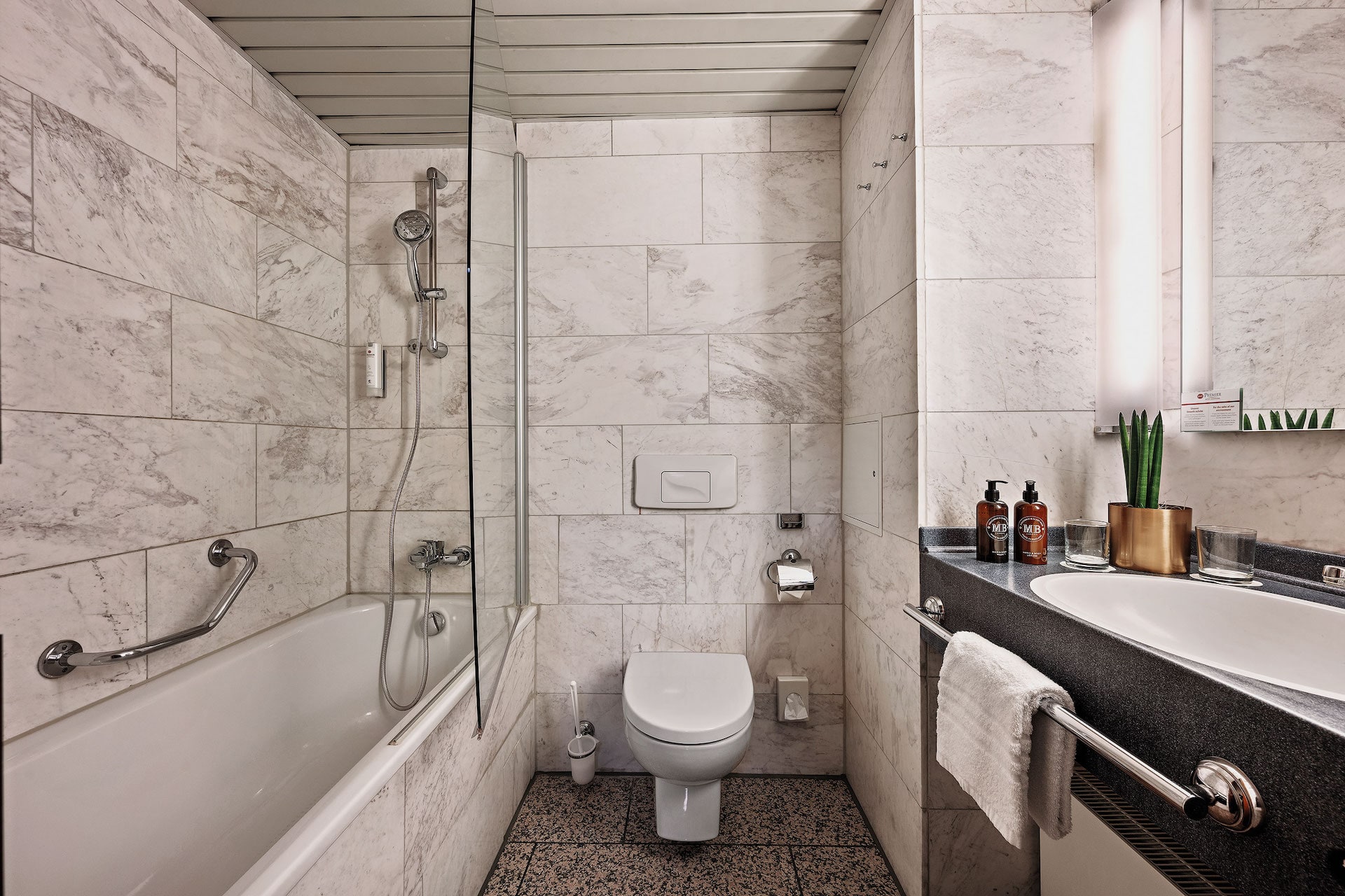 Appartments Flat room Bathroom in the hotel castle Engelsburg in Recklinghausen